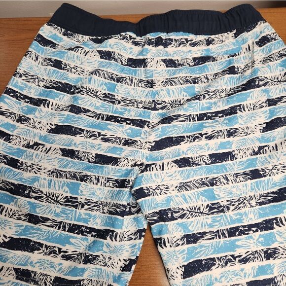 NWT Bass Pro Shops XL blue and palm leaf swim trunks. - Picture 5 of 7